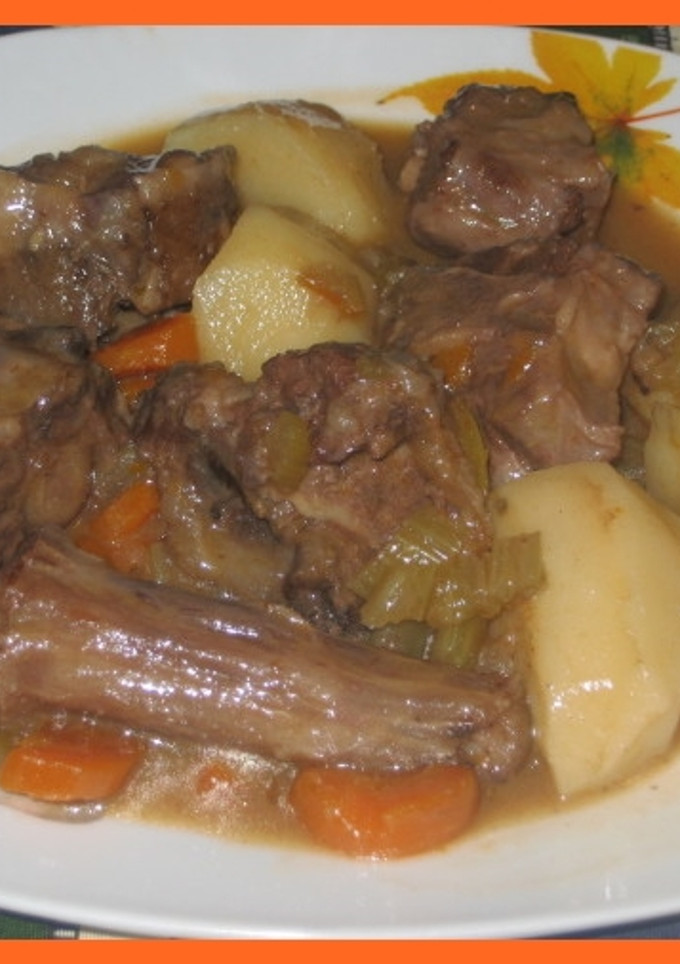 Una foto de Rabo en salsa de vino tinto