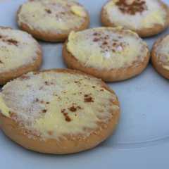 Una foto de Galletas con mantequilla, azúcar y canela
