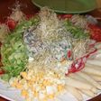 Ensalada de arroz con atún, espárragos y brotes de alfalfa