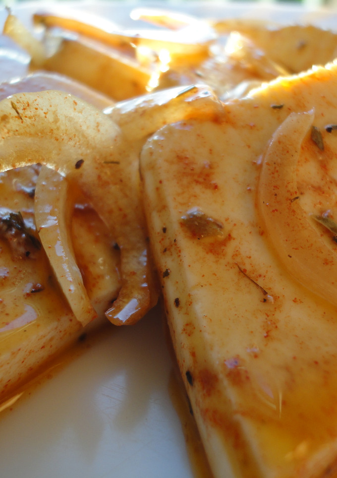 Una foto de Queso marinado con hierbas provenzales