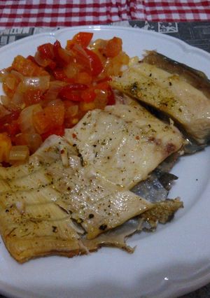 Una foto de Pacú al horno con salsa criolla caliente