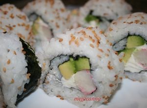 Una foto de Sushi "California roll"