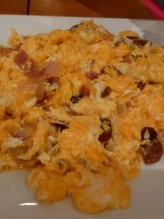 Una foto de Revuelto de jamón, chorizo y beicon
