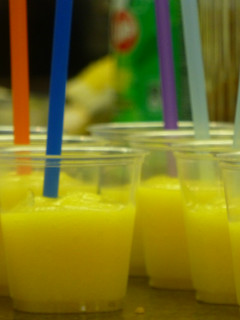 Una foto de Sorbete de mango con alcohol