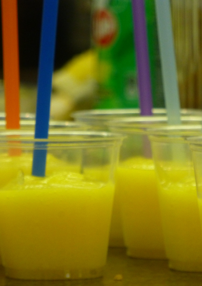 Una foto de Sorbete de mango con alcohol