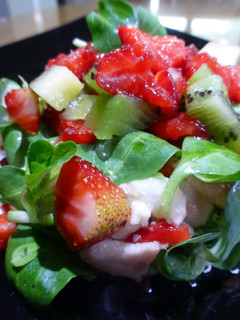 Una foto de Ensalada de fruta y queso