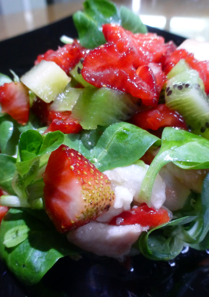 Una foto de Ensalada de fruta y queso