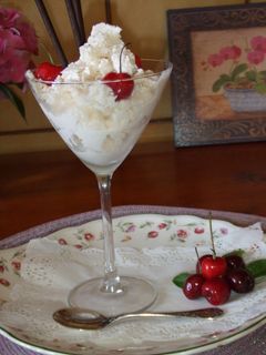 Una foto de Helado fácil de yogur griego y canela