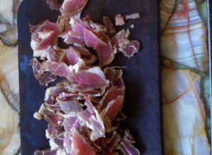 Una foto de Paleta de chancho salada para condimentar en el disco