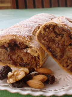 Una foto de Hojaldre relleno tipo strudel