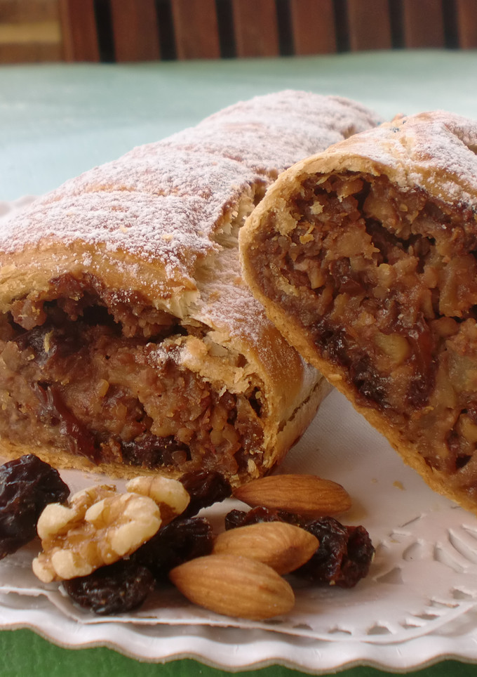 Una foto de Hojaldre relleno tipo strudel