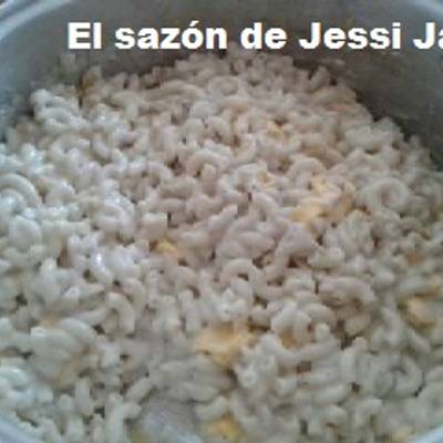 Sopa fría de coditos con queso amarillo y cotija Receta de Jessi Jane-  Cookpad