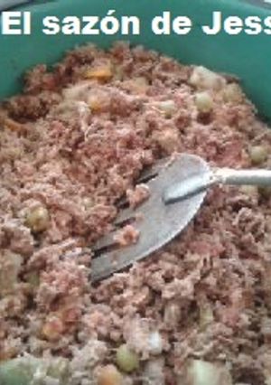 Una foto de Carne deshebrada y longaniza de soya con verduras
