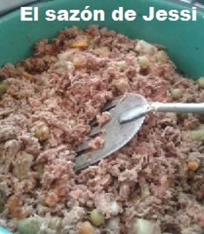 Una foto de Carne deshebrada y longaniza de soya con verduras