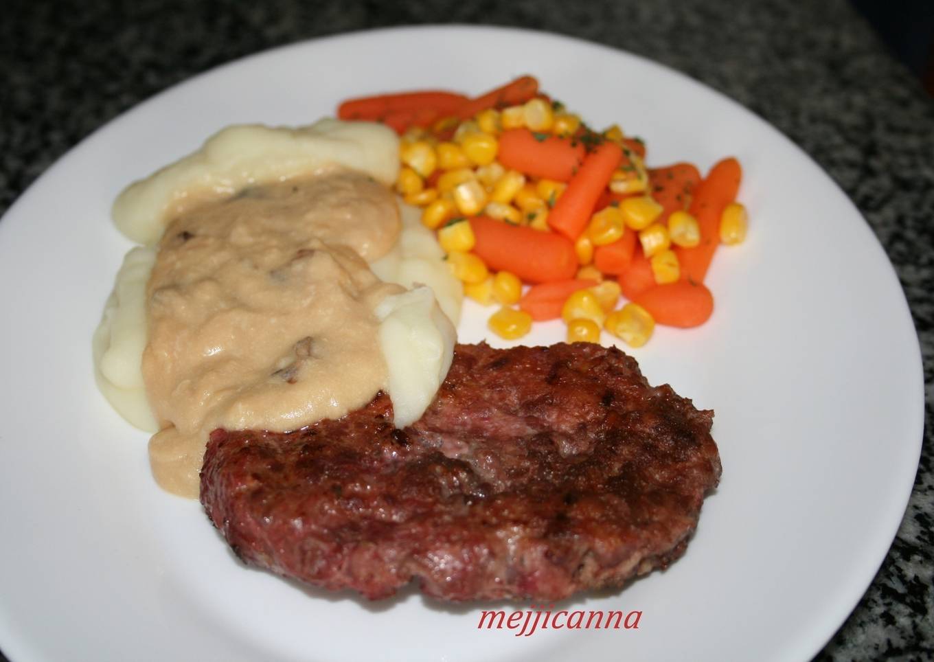 Salisbury steak con salsa de setas