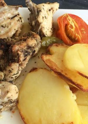 Una foto de Pollo al horno con hiebas aromáticas