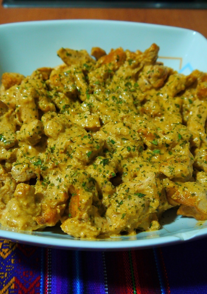 Una foto de POLLO MIL SABORES - ESPECIADO CON SALSA A MI ESTILO