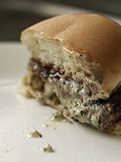 Una foto de Hamburguesa con queso azul