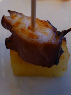 Una foto de Canapé de pulpo