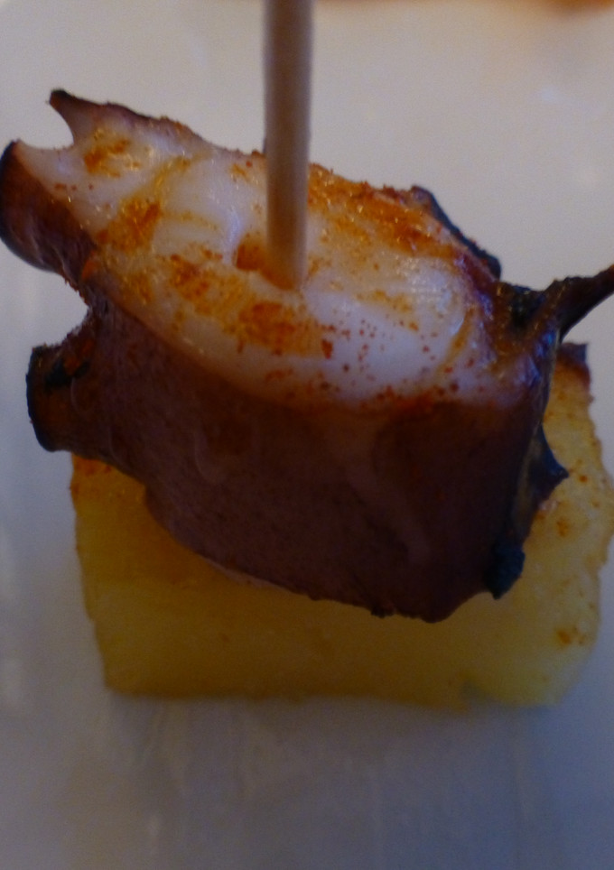 Una foto de Canapé de pulpo