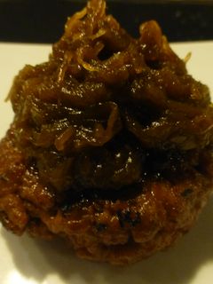 Una foto de Hamburguesa de cordero con cebolla pochada