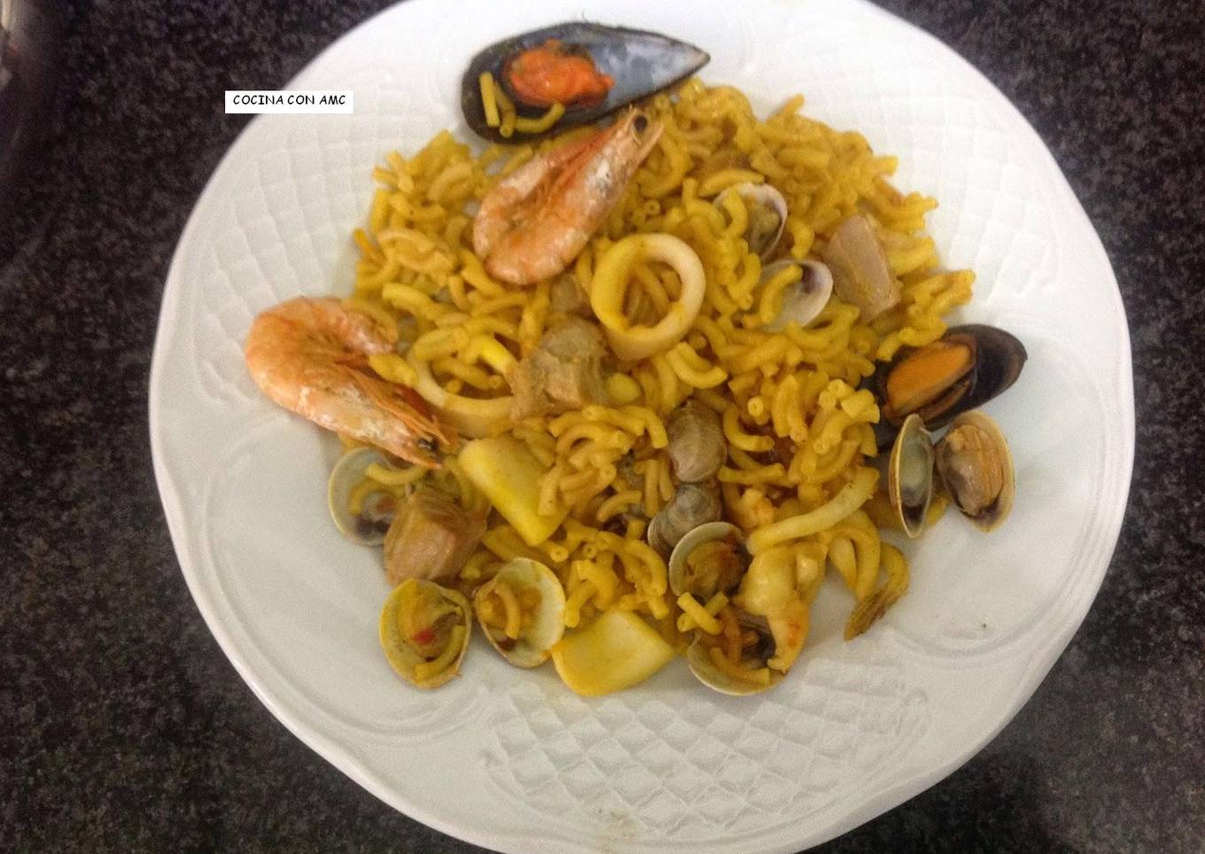 Fideuà de mariscos AMC