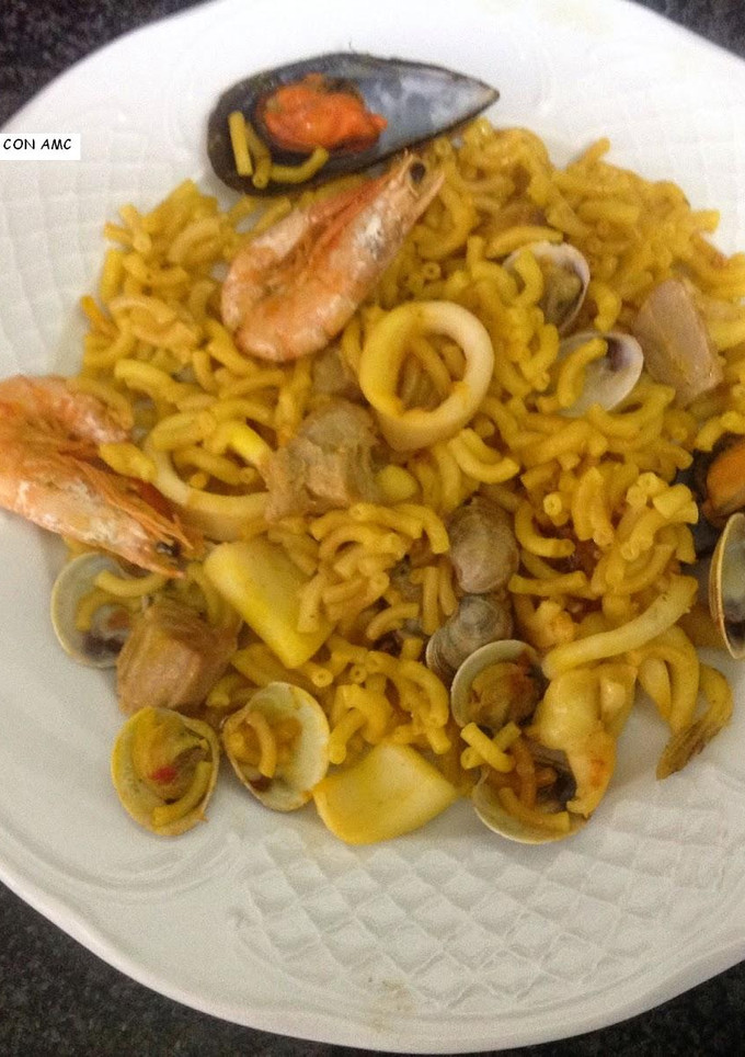 Una foto de Fideuà de mariscos AMC