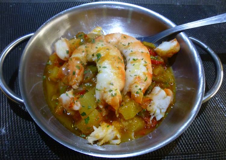Tapa en cazuelita de langostino con sofrito