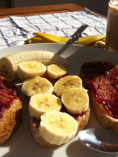 Una foto de Desayuno para empezar el día con LA ROJA