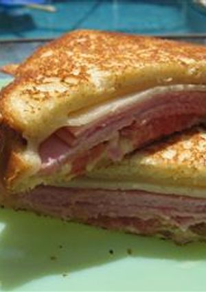 Una foto de Sándwiches de jamón