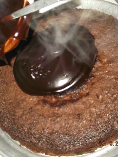 Una foto de Baño de chocolate cremoso para tortas
