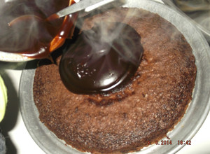 Una foto de Baño de chocolate cremoso para tortas