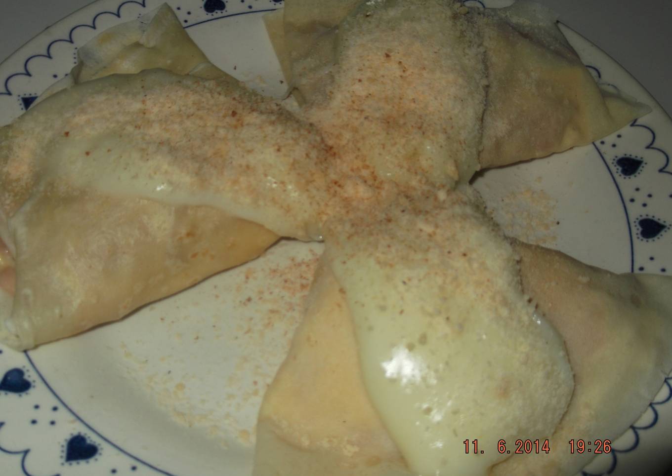 Creps de jamón y queso con salsa 4 quesos y bechamel<br />