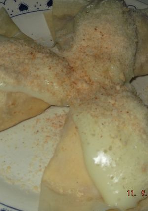 Una foto de Creps de jamón y queso con salsa 4 quesos y bechamel