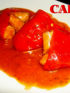 Una foto de Pimientos del piquillo rellenos de salchichas con Coca-Cola