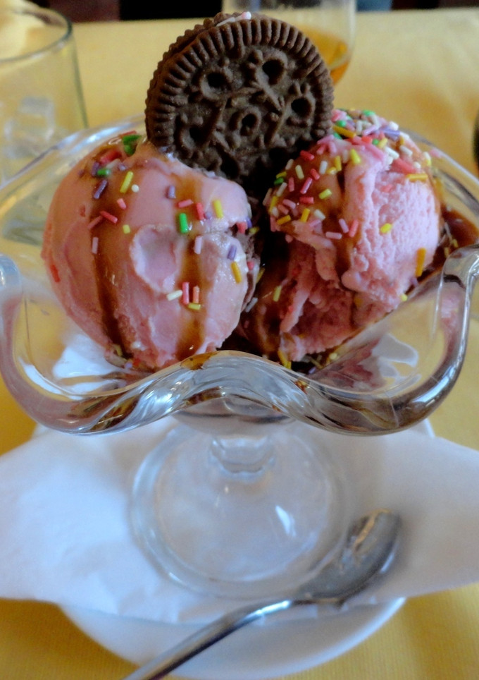 Una foto de Helado de fresa thermomix