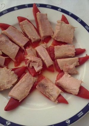 Una foto de Aperitivo de pimientos de piquillo con ventresca