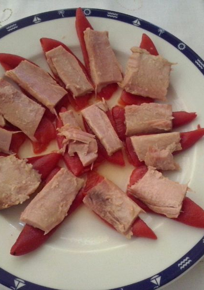 Una foto de Aperitivo de pimientos de piquillo con ventresca