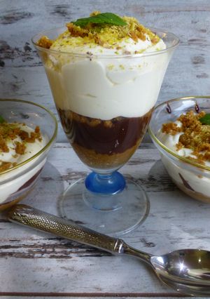 Una foto de Postre de galleta, chocolate y queso