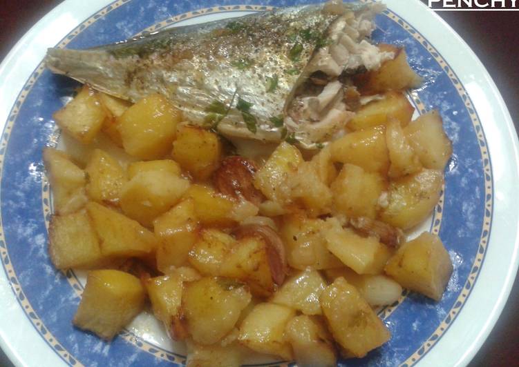 Jurel al horno con fritada de patatas al vino