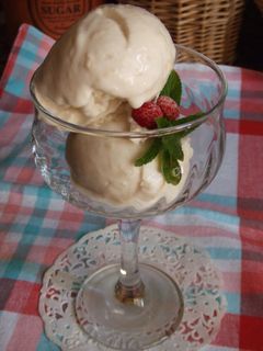Una foto de Helado casero de peras a la vainilla