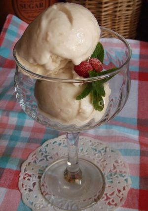 Una foto de Helado casero de peras a la vainilla