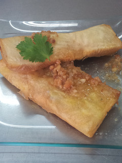 Una foto de Rollito Thailandés con Salsa Agridulce de Cacahuetes
