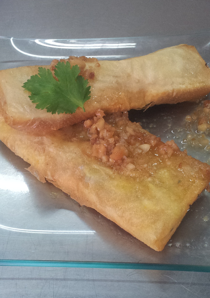 Una foto de Rollito Thailandés con Salsa Agridulce de Cacahuetes