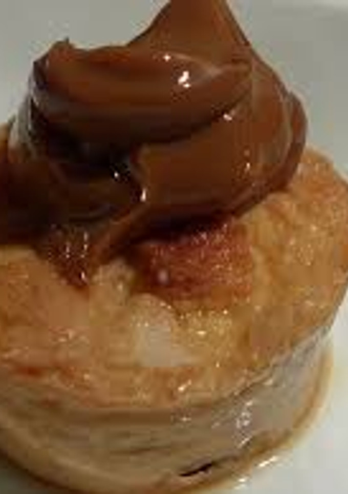 Una foto de Budín de pan lactal con dulce de leche
