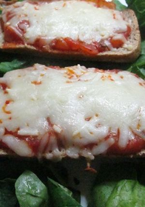 Una foto de Pizzetas de pan de centeno