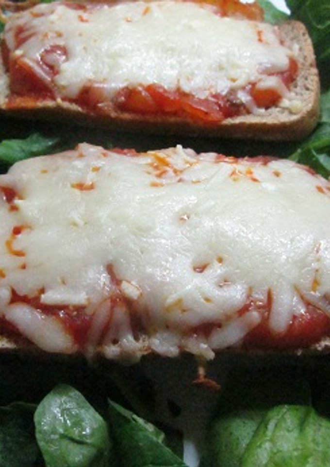 Una foto de Pizzetas de pan de centeno