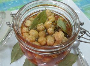 Foto principal de Garbanzos en oliva y condimentos