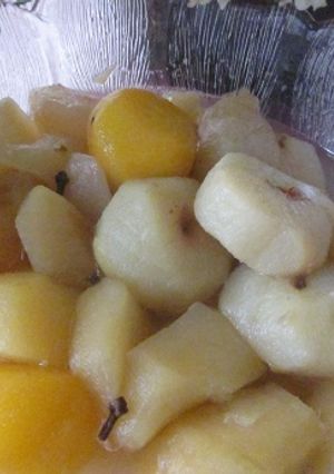 Una foto de Frutas de estación en compota