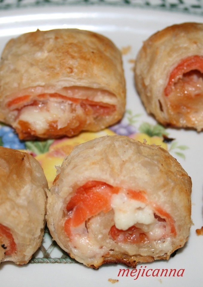 Una foto de Rollitos de hojaldre y salmón